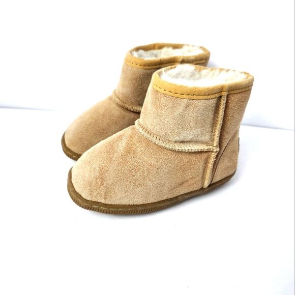 UGG Boots MUBO Classic Girls Tan Size M - Picture 2 of 9